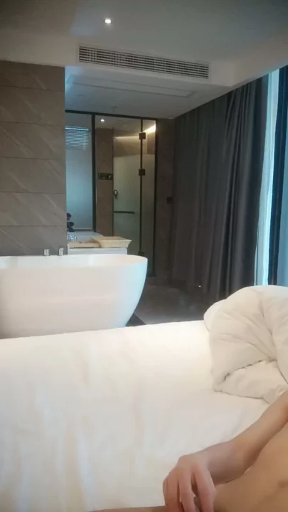 Screenshot 6 from 第一视角内射 — 美艳亚洲美女酒店浴缸激情开炮 [FC2-PPV]