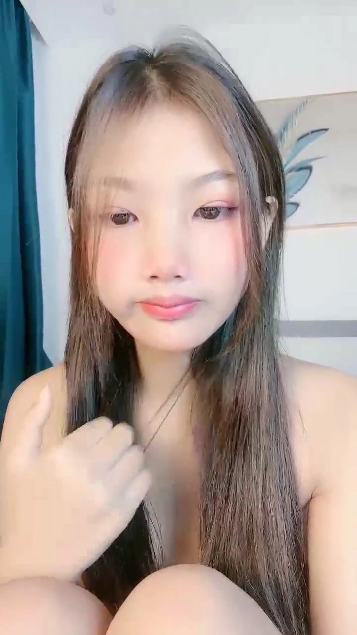 Play video: Jepang Amatir Solo — Cewek Asia Timur Mungil Masturbasi Tanpa Sensor