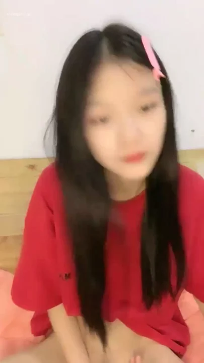 Screenshot 3 from 日本业余自拍 — 穿红色短上衣的小胸萌妹诱惑