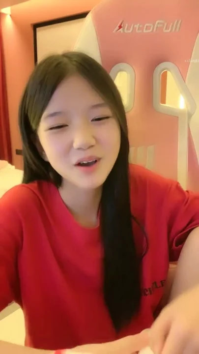 Screenshot 13 from 日本业余自拍 — 穿红色短上衣的小胸萌妹诱惑