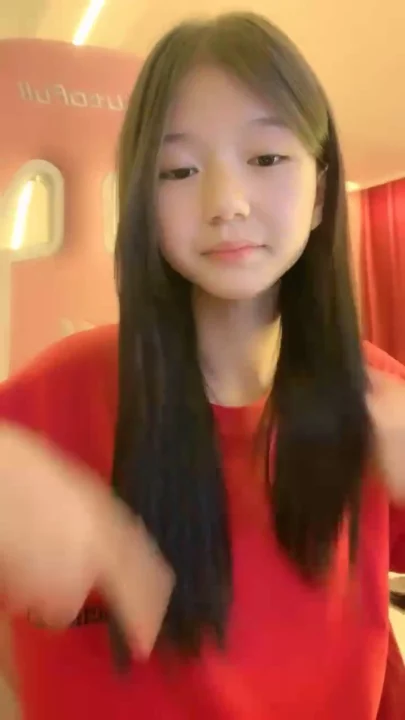 Screenshot 18 from 日本业余自拍 — 穿红色短上衣的小胸萌妹诱惑
