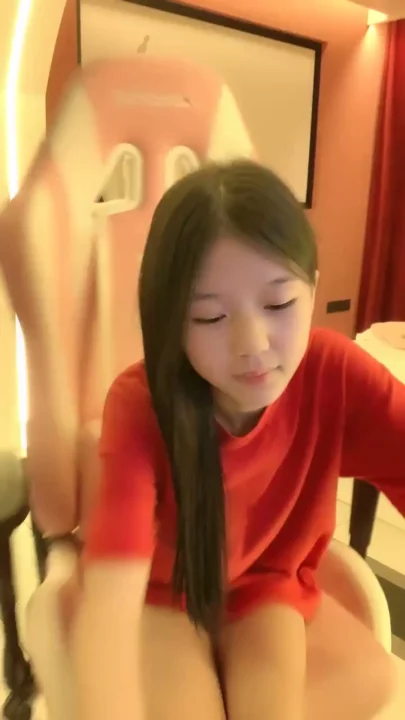 Screenshot 24 from 日本业余自拍 — 穿红色短上衣的小胸萌妹诱惑