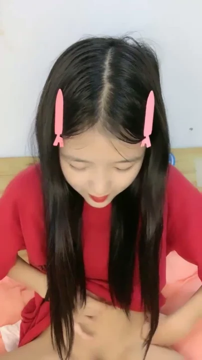 Screenshot 5 from 日本业余自拍 — 穿红色短上衣的小胸萌妹诱惑