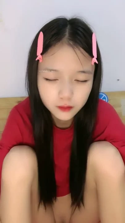 Screenshot 6 from 日本业余自拍 — 穿红色短上衣的小胸萌妹诱惑