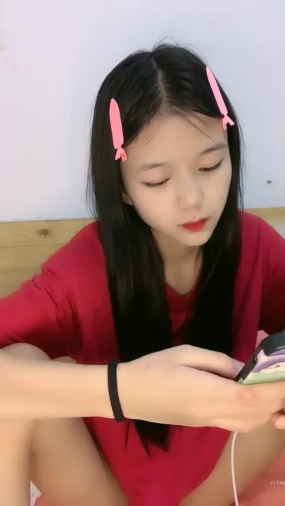 Screenshot 8 from 日本业余自拍 — 穿红色短上衣的小胸萌妹诱惑
