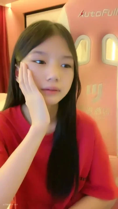 Screenshot 10 from 日本业余自拍 — 穿红色短上衣的小胸萌妹诱惑