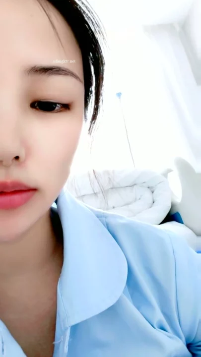 Screenshot 13 aus Japanische Amateur-Stute mit dicken Titten — Krankenschwester-Kostüm und POV-Spiel