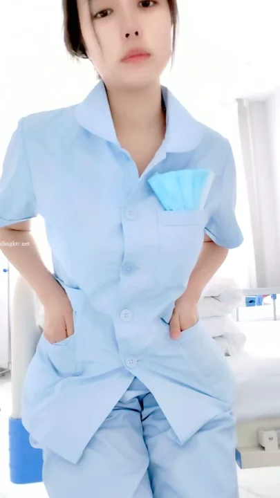 Screenshot 26 aus Japanische Amateur-Stute mit dicken Titten — Krankenschwester-Kostüm und POV-Spiel