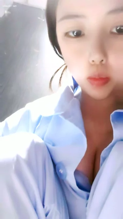 Screenshot 2 aus Japanische Amateur-Stute mit dicken Titten — Krankenschwester-Kostüm und POV-Spiel
