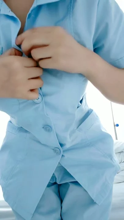 Screenshot 11 aus Japanische Amateur-Stute mit dicken Titten — Krankenschwester-Kostüm und POV-Spiel