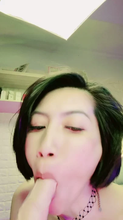 Screenshot 11 from Ciuman Lesbian Jepang — Dua Cantik Bergincu dengan Lingerie dan Stoking