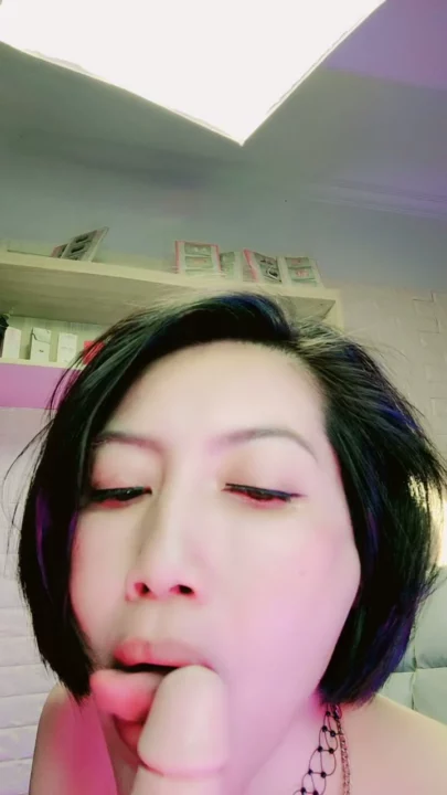 Screenshot 16 from Ciuman Lesbian Jepang — Dua Cantik Bergincu dengan Lingerie dan Stoking