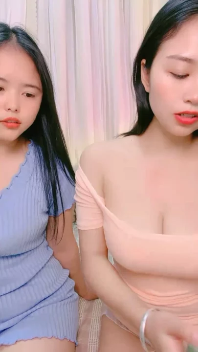 Screenshot 3 from Japanese Lesbian POV — Face-Shown Amateur with Curvy and Petite Beauties