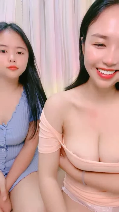 Japanese Lesbian POV — Face-Shown Amateur with Curvy and Petite Beauties