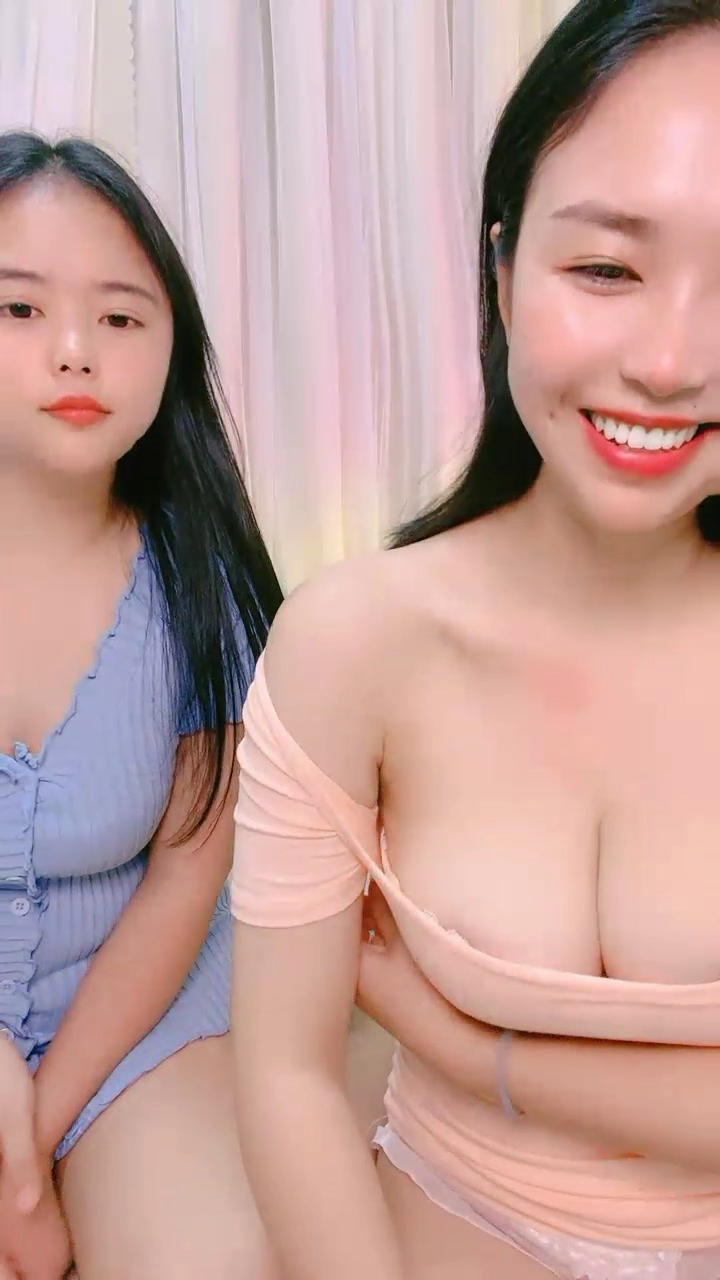 Play video: Japanese Lesbian POV — Face-Shown Amateur with Curvy and Petite Beauties