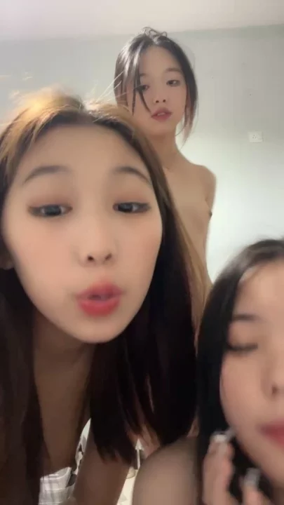 Screenshot 4 from Japanese Lesbian POV — Three Girls Face-Shown Amateur Threesome