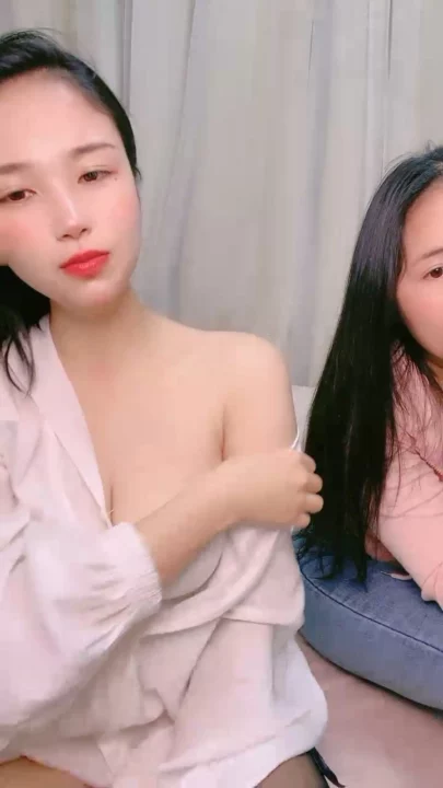 Screenshot 8 from Lesbian Jepang POV — Sepasang Kembar Scissoring Pakai Dildo Palsu di Kamar Tidur