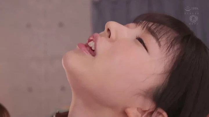 Screenshot 10 from Cewek Jepang Lesbian Pakai Seragam Sekolah Berciuman — Adegan Ngentot POV di Kelas Sambil Masturbasi