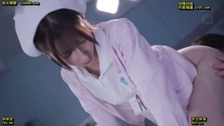 Screenshot 5 aus Japanische Krankenschwester Creampie POV — Cosplay Rollenspiel mit Strap-On-Tease