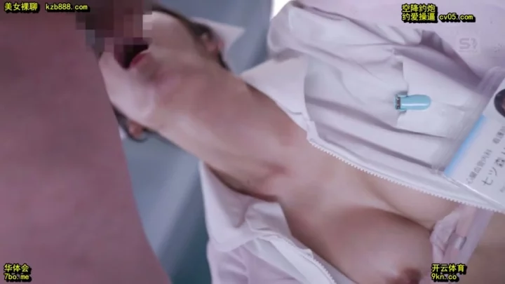 Screenshot 7 aus Japanische Krankenschwester Creampie POV — Cosplay Rollenspiel mit Strap-On-Tease