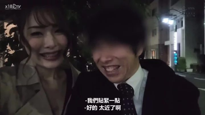 Screenshot 9 from 日本护士视角 — 穿风衣的苗条美女挑逗脱衣秀 [175]