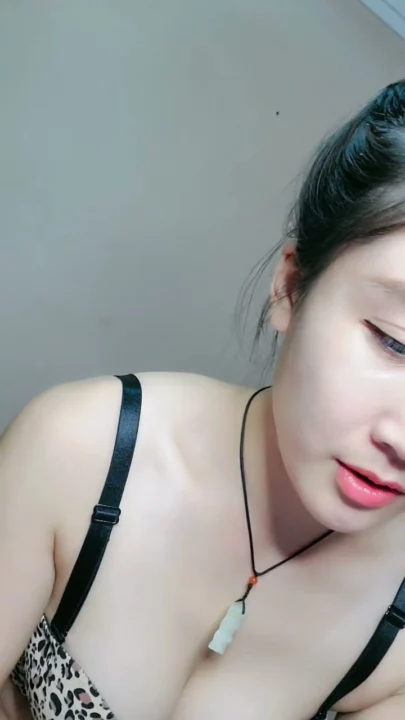 Screenshot 2 from Japanese Onee-San Masturbation — Petite Beauty with Dildo in Lingerie