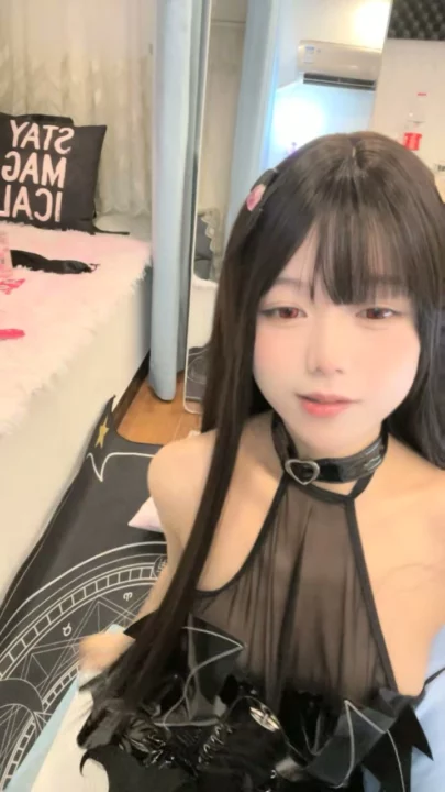 Screenshot 1 from Amadora Japonesa em Primeiro Plano — Brincando com Lingerie Preta e Dildo para Terminar com Gozo Interno