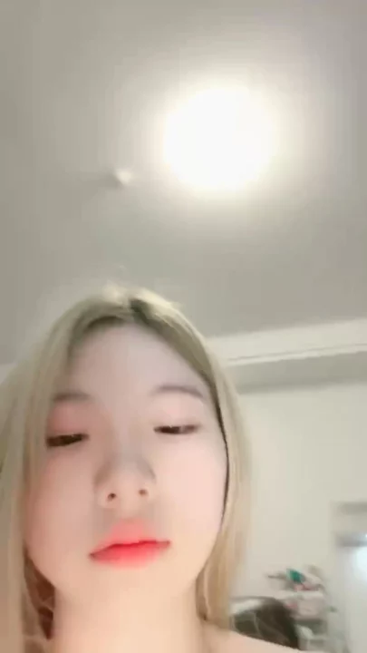 Screenshot 15 aus Japanische POV Amateur — Blonde Schönheit spielt mit unsichtbarem Partner