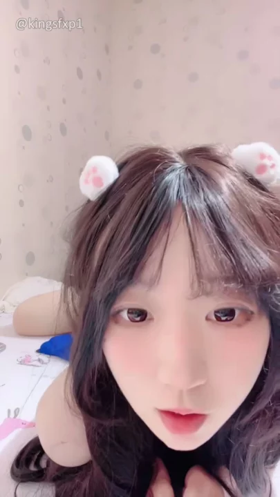 Screenshot 7 aus Japanische POV Amateur-Masturbation — Rasierte Muschi Selfie mit dem Handy