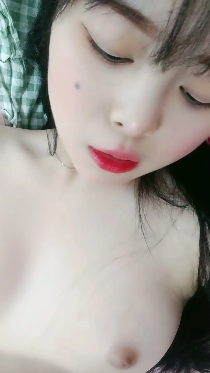 Play video: Japanese POV Amateur — Petite Shanshan Fingers Shaved Pussy