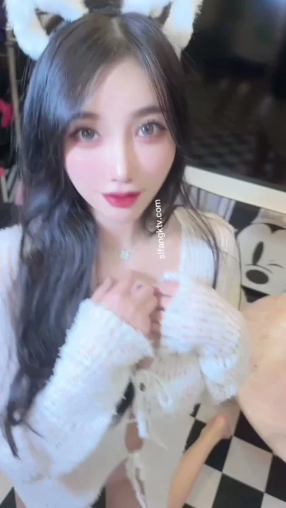 Screenshot 8 aus Japanische POV Amateur — Schüchterne Schönheit auf kariertem Boden mit unsichtbarem Partner