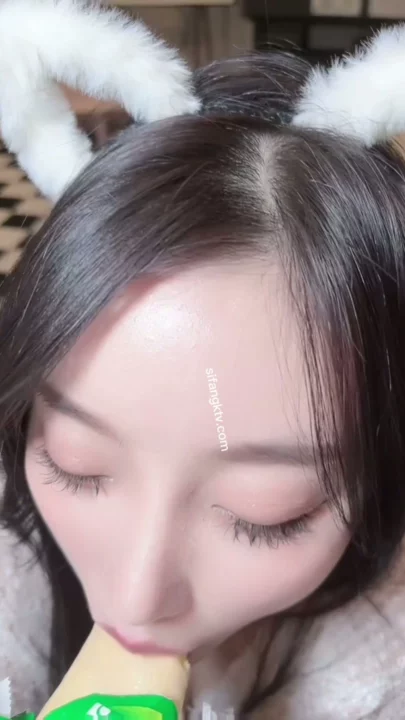 Screenshot 10 aus Japanische POV Amateur — Schüchterne Schönheit auf kariertem Boden mit unsichtbarem Partner