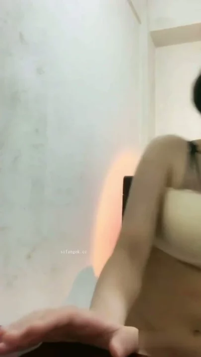 Screenshot 2 aus Japanische POV Amateur mit großen Titten — Versautes Lingerie im Schlafzimmer