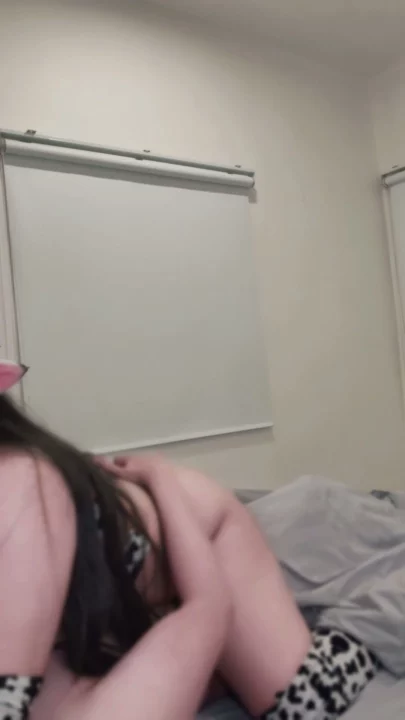 Screenshot 14 from 日本 POV 口交 — 巨乳牛女郎 cosplay 妓女穿内衣狂野骑乘