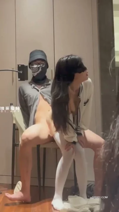 Screenshot 7 from Cảnh Quay Góc Nhật — Em Gái Bịt Mắt Vớ Trắng Nhận Creampie [SIS001]