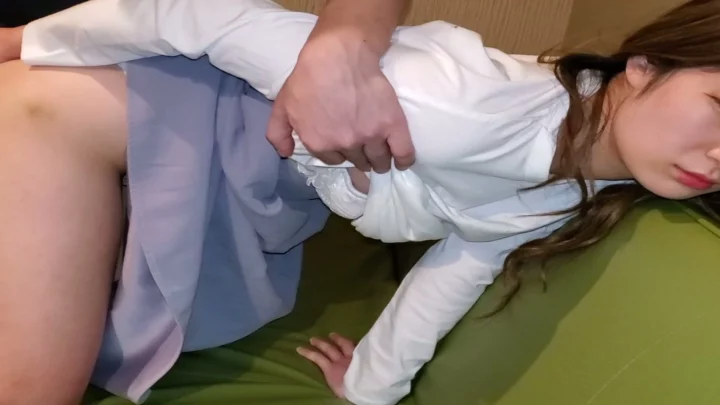 Screenshot 4 aus Japanische POV-Creampie — Kühle Bürolady wird von Untergebenen hart durchgenommen