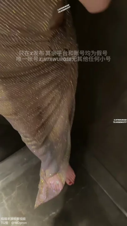 Screenshot 2 from Esposa Japonesa Bêbada é Comida no Banheiro Após a Festa