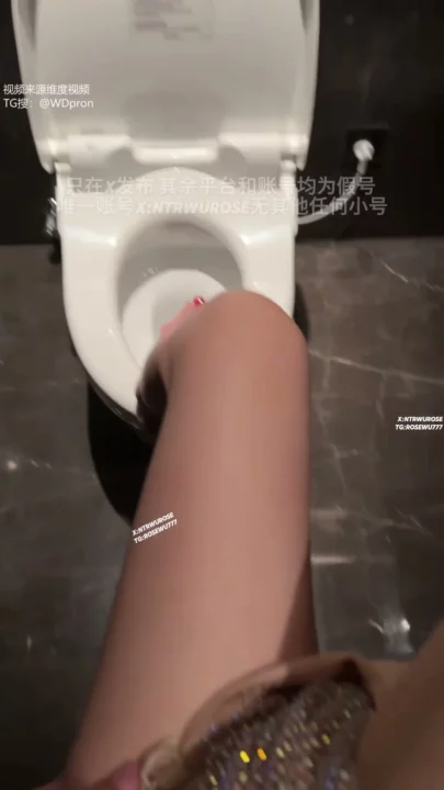 Screenshot 9 from Esposa Japonesa Bêbada é Comida no Banheiro Após a Festa
