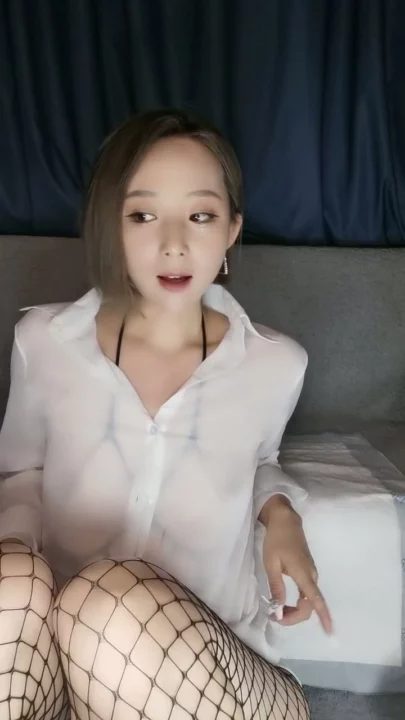 Screenshot 1 from Cận Cảnh Địt Nhật — Lồn Cạo Lông và Tất Lưới Trên Ghế Sofa [FC2-PPV]