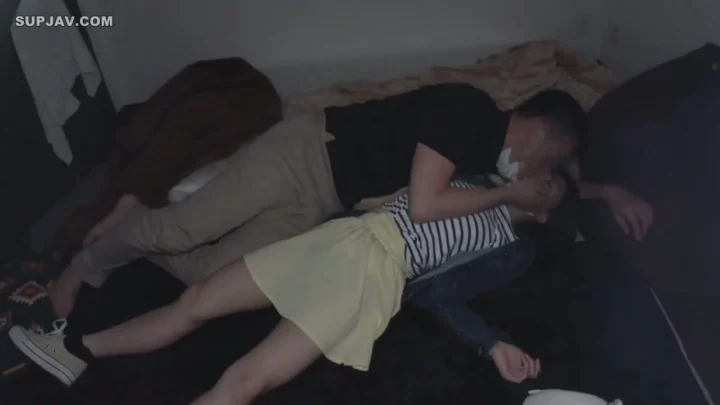 Screenshot 3 aus Japanische POV Creampie — Kleine MILF wird hart im Hotel gefickt und geknebelt