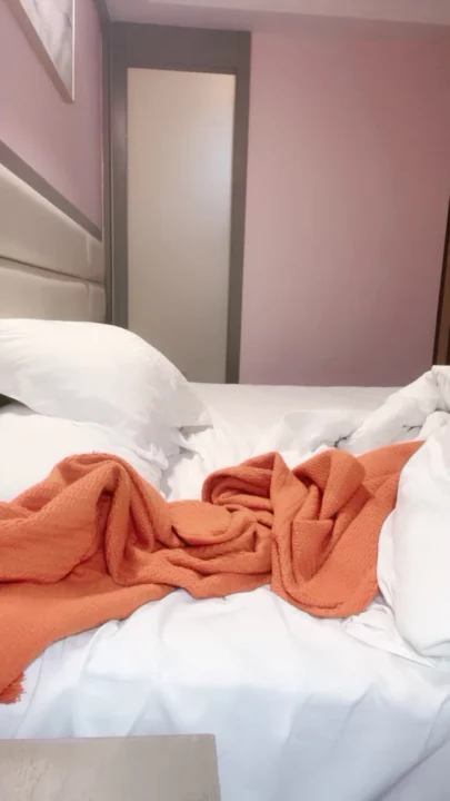 Screenshot 11 aus Japanische POV Creampie — schlanke Amateurin in schwarzen Strümpfen und Dessous