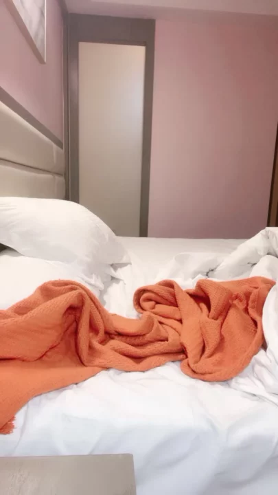 Screenshot 13 aus Japanische POV Creampie — schlanke Amateurin in schwarzen Strümpfen und Dessous