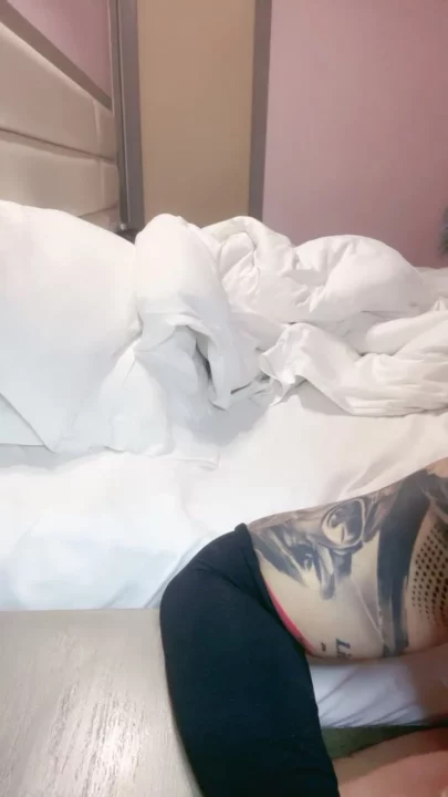 Screenshot 5 aus Japanische POV Creampie — schlanke Amateurin in schwarzen Strümpfen und Dessous