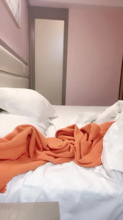 Screenshot 10 aus Japanische POV Creampie — schlanke Amateurin in schwarzen Strümpfen und Dessous