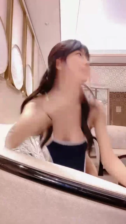 Screenshot 13 aus Japanische POV: Petite Asiatin in Dessous verführt dich im Bett mit heißem Tease