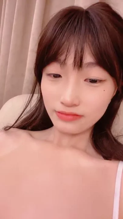 Screenshot 14 aus Japanische POV: Petite Asiatin in Dessous verführt dich im Bett mit heißem Tease