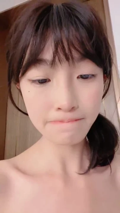 Screenshot 31 aus Japanische POV: Petite Asiatin in Dessous verführt dich im Bett mit heißem Tease