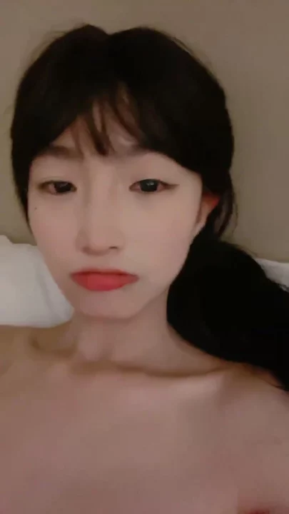 Screenshot 32 aus Japanische POV: Petite Asiatin in Dessous verführt dich im Bett mit heißem Tease