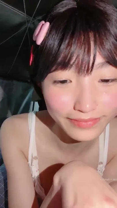 Screenshot 2 aus Japanische POV: Petite Asiatin in Dessous verführt dich im Bett mit heißem Tease