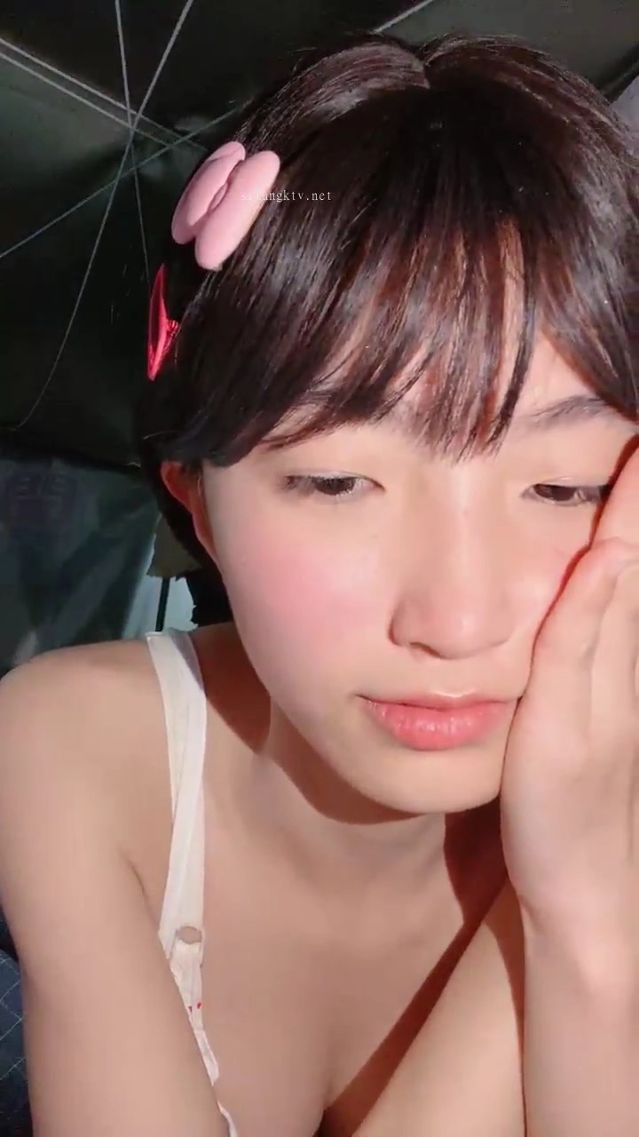 Video abspielen: Japanische POV: Petite Asiatin in Dessous verführt dich im Bett mit heißem Tease